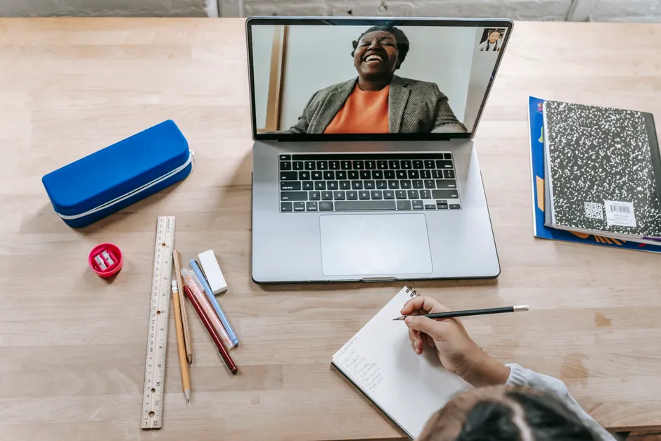 TEFL Online vs In-Class Courses