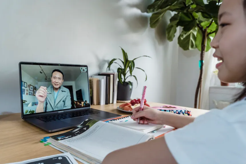 Online vs In-Class TEFL Courses: Which Training is Right for You?